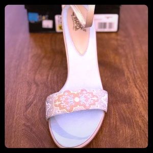 Carlos by Carlos Santana heels, Tempt, size 10